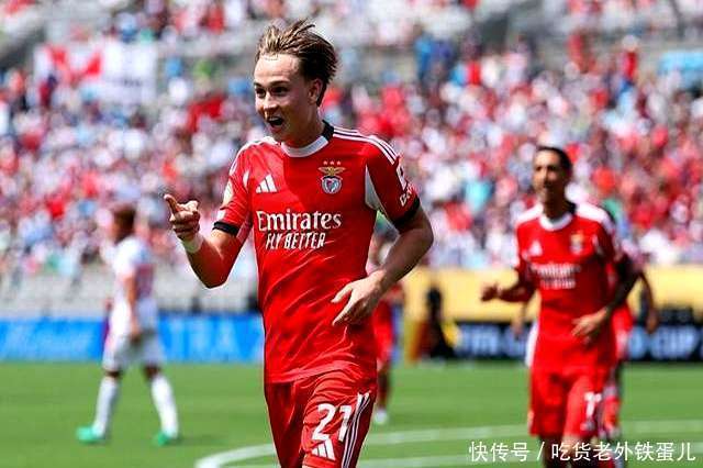 包含莱万多夫斯基爆冷击败拜仁，关键助攻引爆全场！的词条